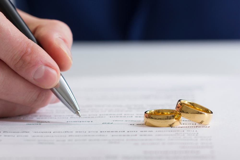 How to Financially Prepare for Divorce: 7 Things to Consider - Featured Image