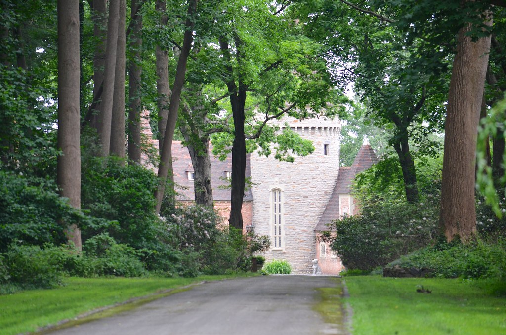 Photo of a Neighborhood in Lloyd Harbor