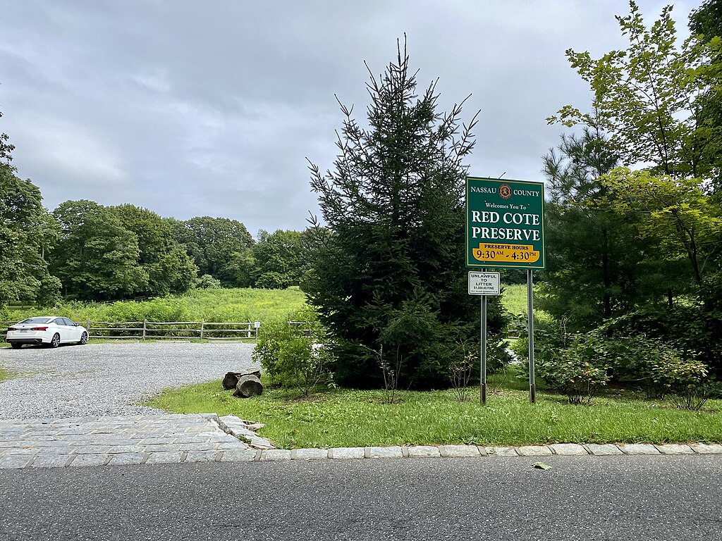 Photo of Neighborhood in Oyster Bay Cove